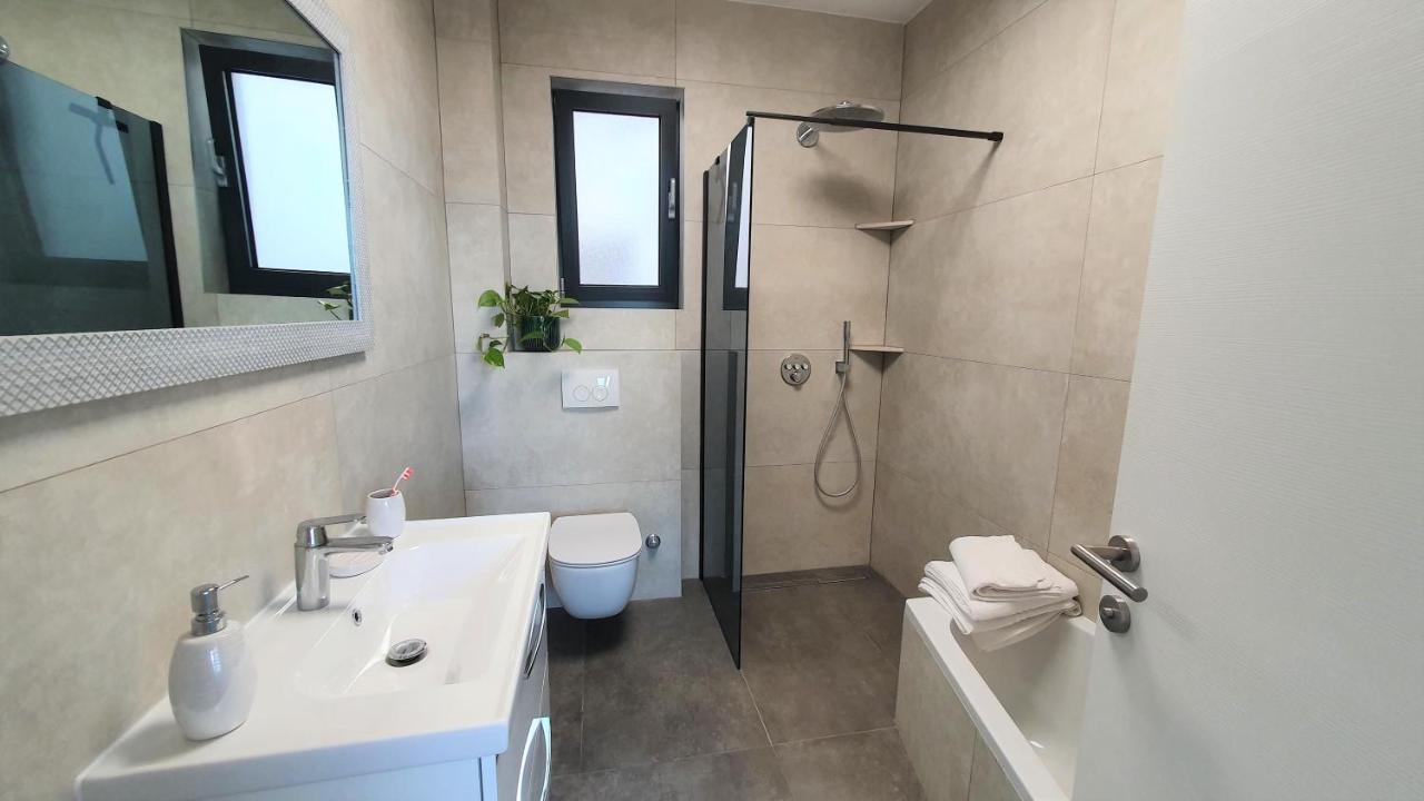 Apartments Marina Omiš Zewnętrze zdjęcie